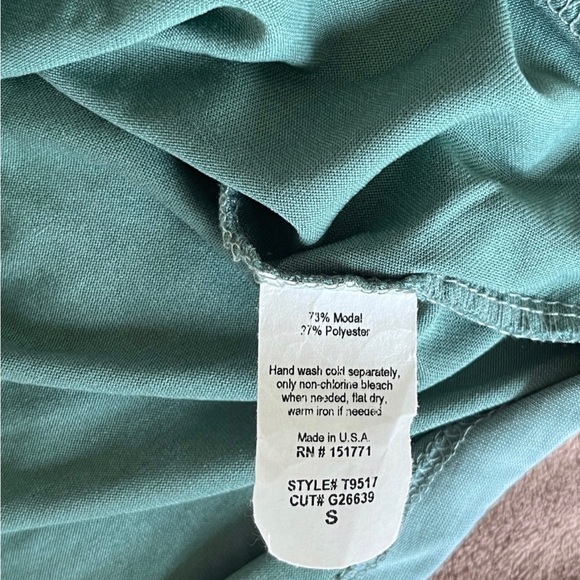 Gilli Short Sleeve Knot Twist Hem Tunic Blouse  size S - Picture 6 of 8